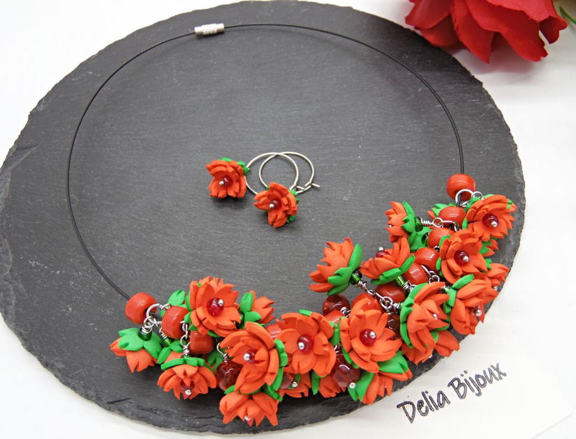 Set Bijuterii Handmade Colier și Cercei cu Flori Roșii (cod1374)