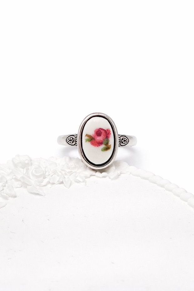 Inel "Boboc Sakura" din fragment de portelan Limoges si argint