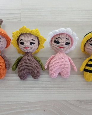 Mini păpușele