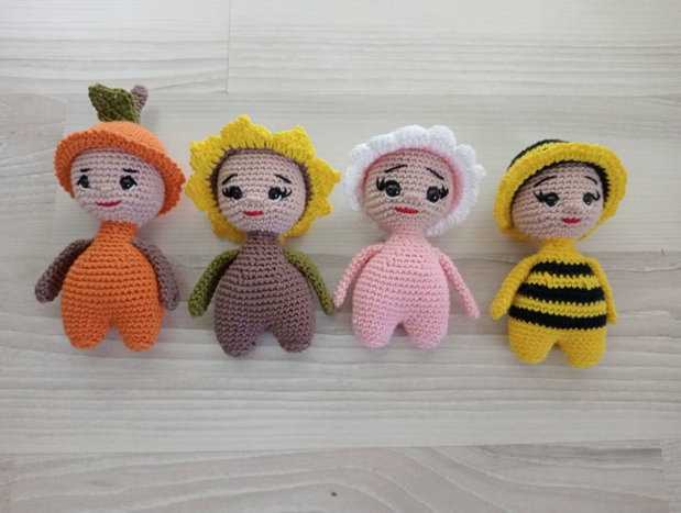Mini păpușele