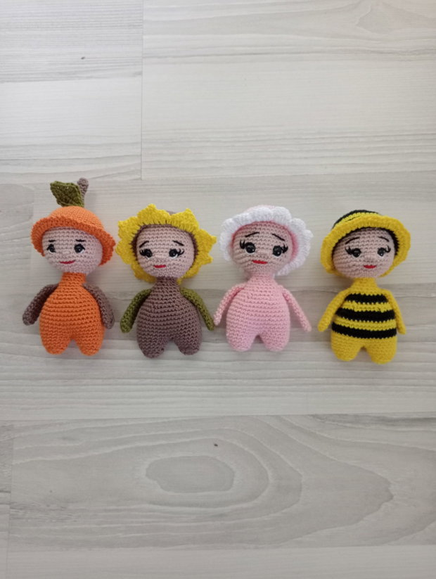 Mini păpușele
