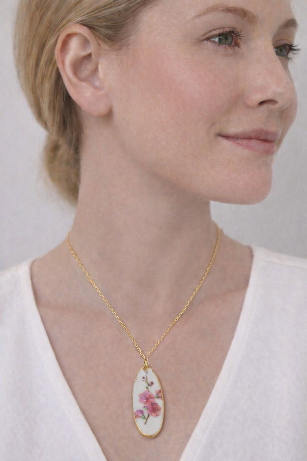 Colier " Simple Sakura" din fragment de portelan Limoges si argint