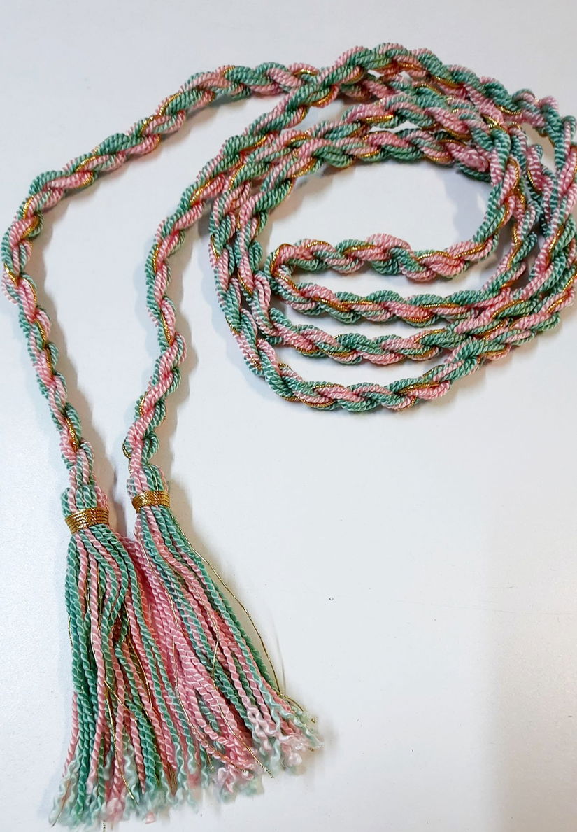 Șnur multicolor cu ciucuri