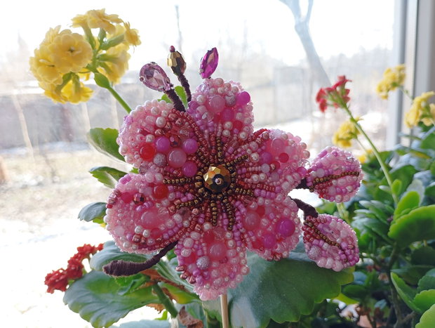 Floare de măr.Brosa mărțișor