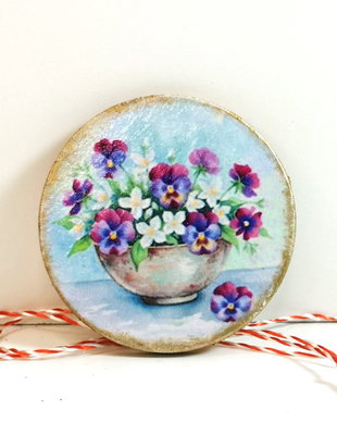 Martisor cu flori - panselute si iasomie