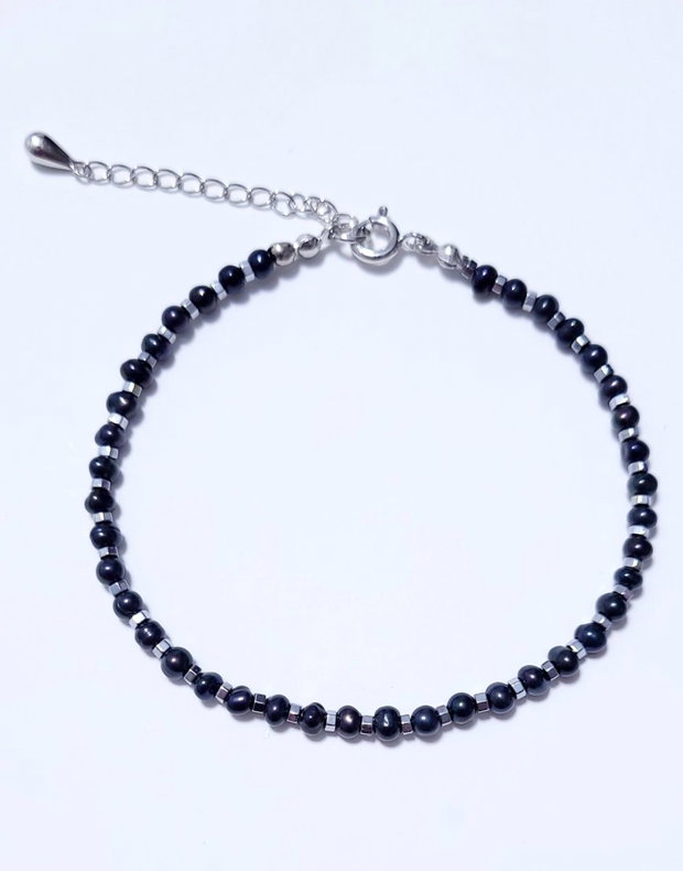 Bratara argint 925 cu perle de cultura negre si hematit