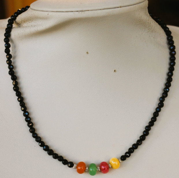 Colier din sfere fatetate de onix,rondele din jad si accesorii din argint 925