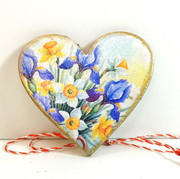 Martisor inima cu flori - narcise si stanjenei