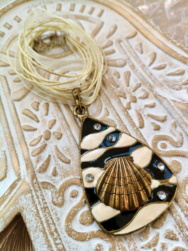 Pandantiv vintage bronz