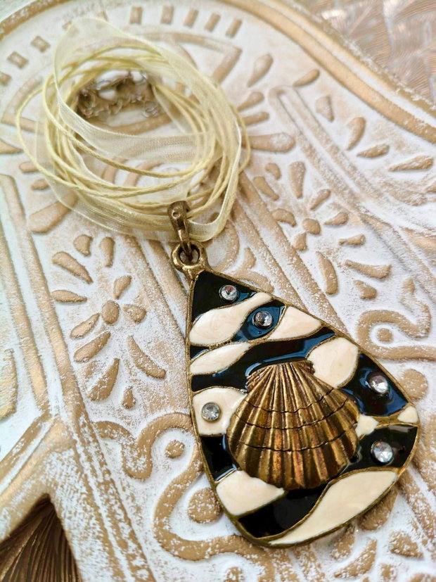 Pandantiv vintage bronz