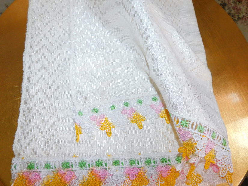 Centru de  masa interbelic , tesut cu fir de matase