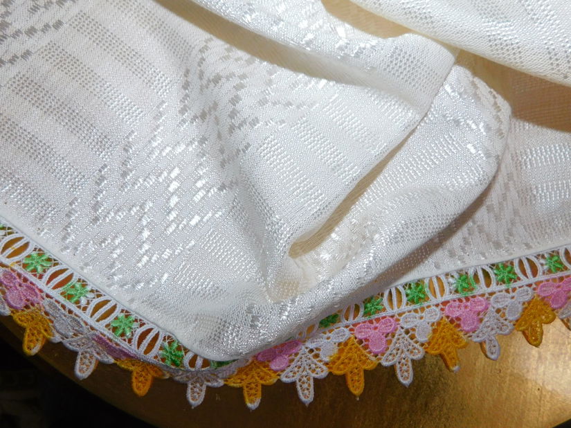 Centru de  masa interbelic , tesut cu fir de matase