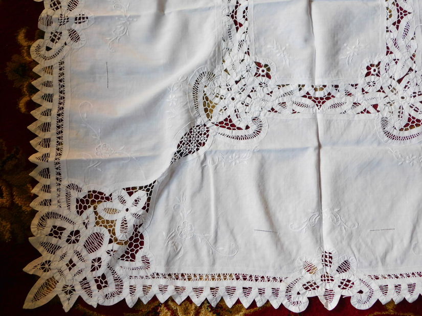 Fata  de masa vintage ,  panglici ,. tehnica Richelieu ,  dantele ,  deosebita,