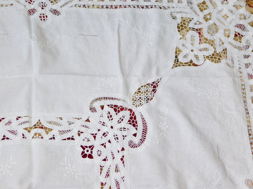 Fata  de masa vintage ,  panglici ,. tehnica Richelieu ,  dantele ,  deosebita,