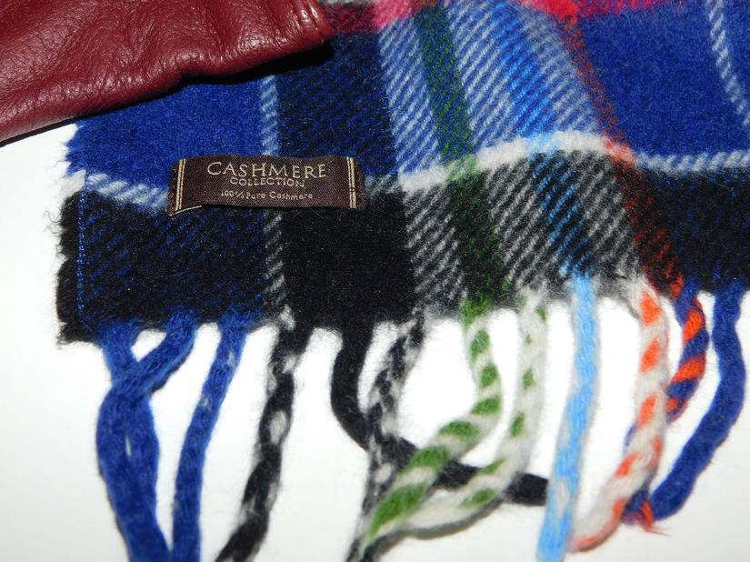 Fular casmir  100 % , manusi noi  grena , piele masura L