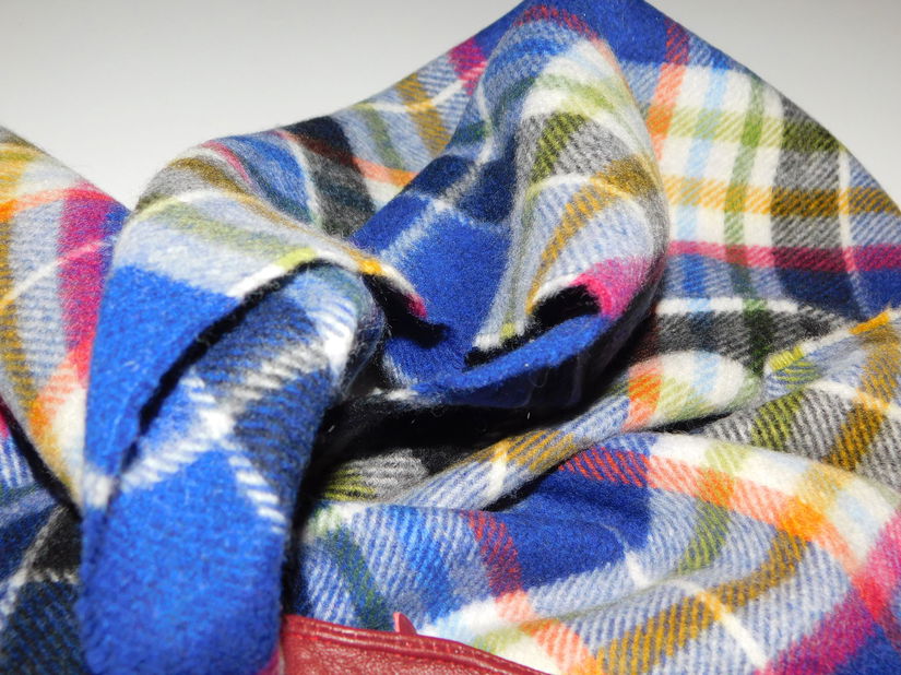 Fular casmir  100 % , manusi noi  grena , piele masura L