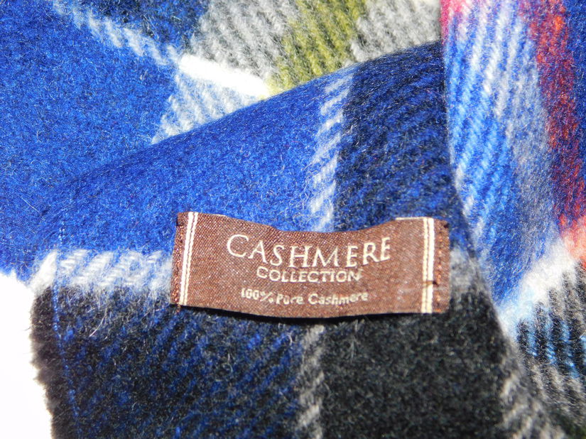 Fular casmir  100 % , manusi noi  grena , piele masura L