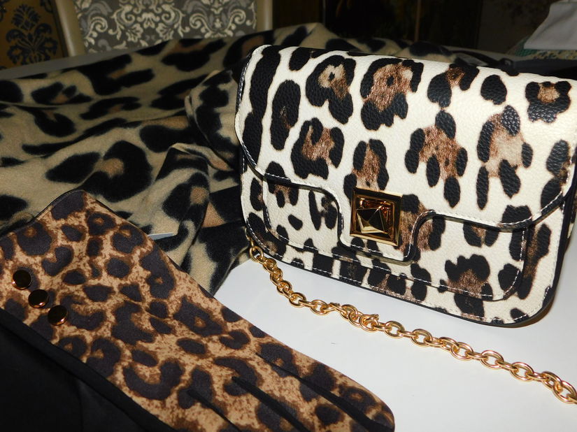 Set  nou , elegant , animal print , poseta , esarfa , manusi