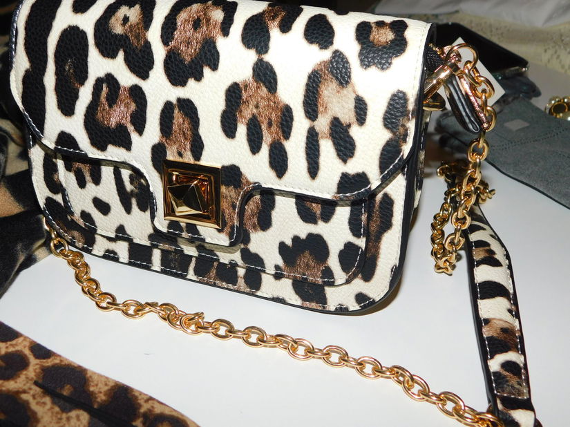 Set  nou , elegant , animal print , poseta , esarfa , manusi