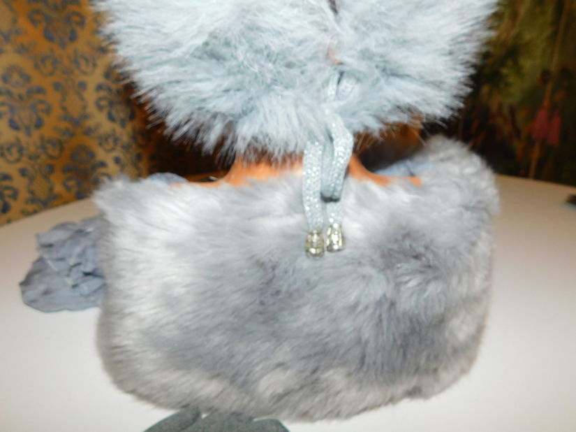 Set caciulita,  esarfa , manusi cadou bratara ,  toate noi