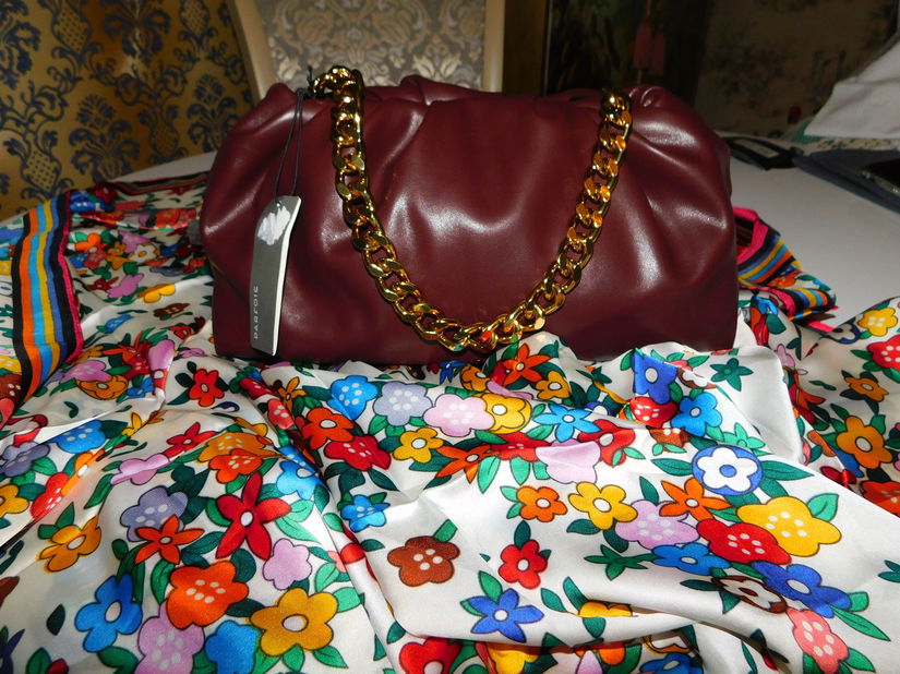 Geanta noua eleganta ,  esarfa noua asortata