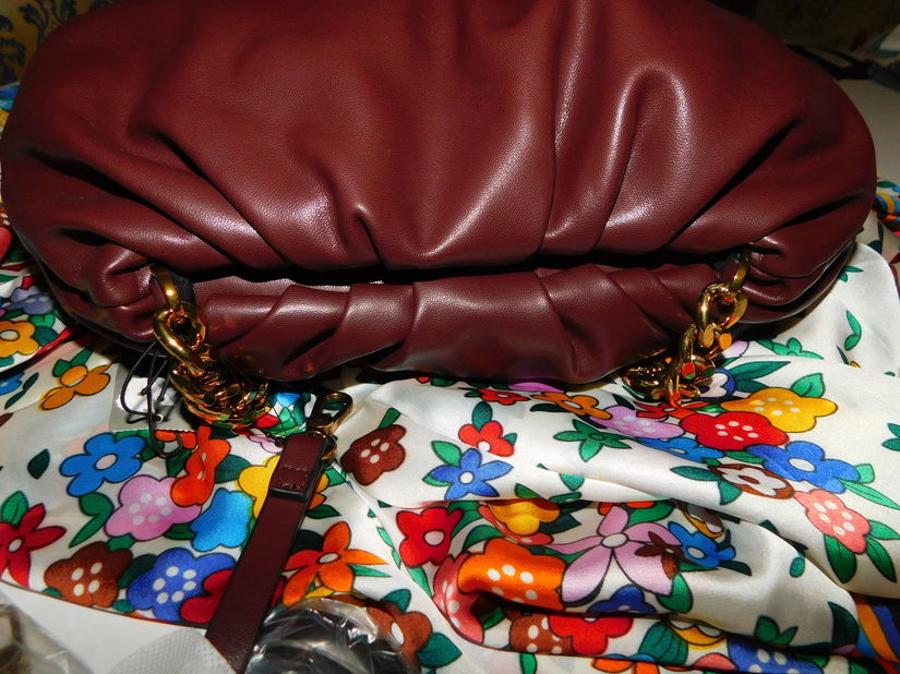 Geanta noua eleganta ,  esarfa noua asortata