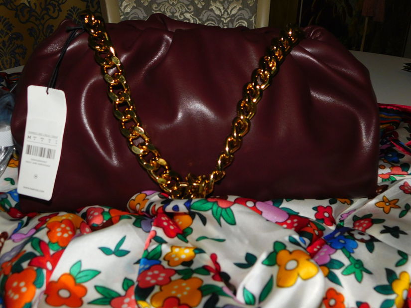 Geanta noua eleganta ,  esarfa noua asortata