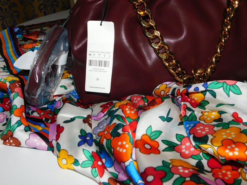 Geanta noua eleganta ,  esarfa noua asortata