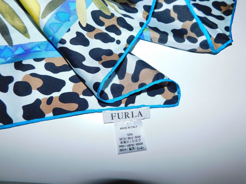 FURLA , esarfa noua, originala, matase naturala,  90  x90 cm , brosa vintage cadou