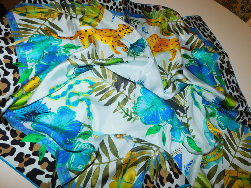 FURLA , esarfa noua, originala, matase naturala,  90  x90 cm , brosa vintage cadou