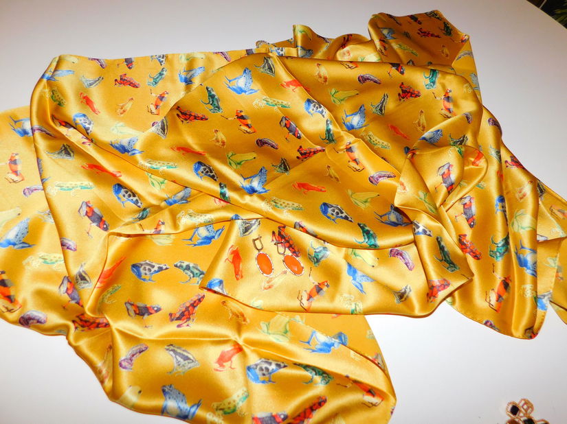 Esarfa  noua  Elvetia , matase naturala satinata ,  cercei  argint piatra  mare carneol , cadou