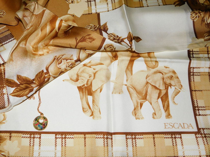 ESCADA, esarfa  noua, originala, matase  naturala premium , cadou  pandant Christian Lacroix , nou