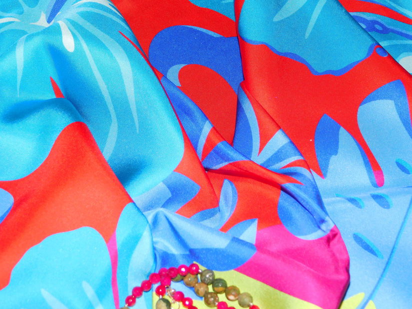 Esarfe de lux - Sieger - Italia, 2  fete ,  nouam,  colier  cuart si zirconii, nou, cadou