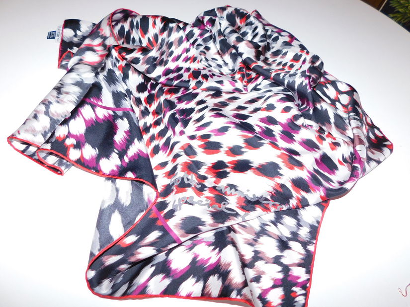 EMANUEL  UNGARO,  esarfa  noua   originala, editie  limitata,  cadou  brosa noua zirconii  asortata