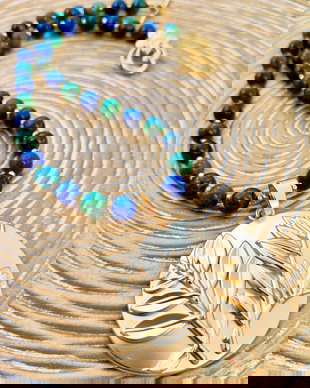 Colier azurit & pandantiv zamac placat cu aur