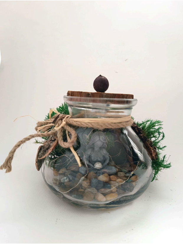 Borcan decorativ cu statuetă yoga și lumini LED