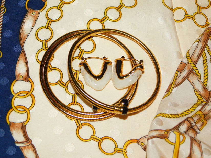 RENATO  BALESTRA  ITALIA,  esarfa matase  naturala   satinata , jaquard,  cercei si bratari cadou