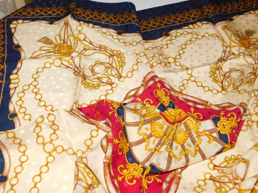 RENATO  BALESTRA  ITALIA,  esarfa matase  naturala   satinata , jaquard,  cercei si bratari cadou