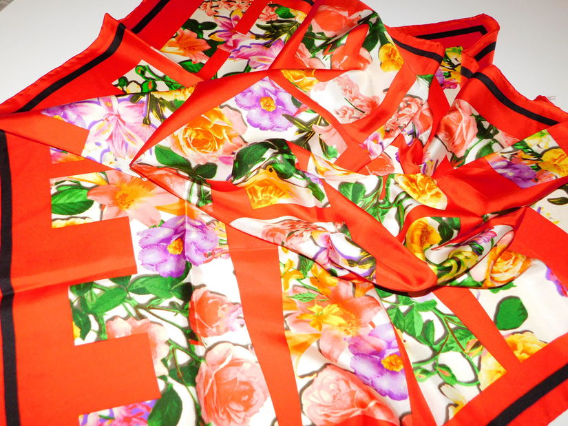 CODELLO,   esarfa noua matase naturala   extra,  brosa noua cadou