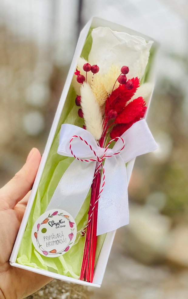 Mini buchet cu trandafir criogenat&flori uscate-elegantă și pasiune