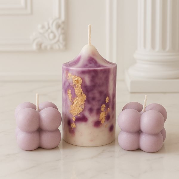 Luxe Amethyst Glow lumânare decorativă handmade cu foiță de aur și nuanțe de ametist