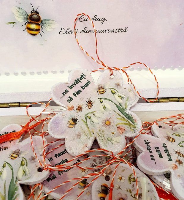 Set cadou martisor, personalizat pentru invatatoare / educatoare, albinute, mov
