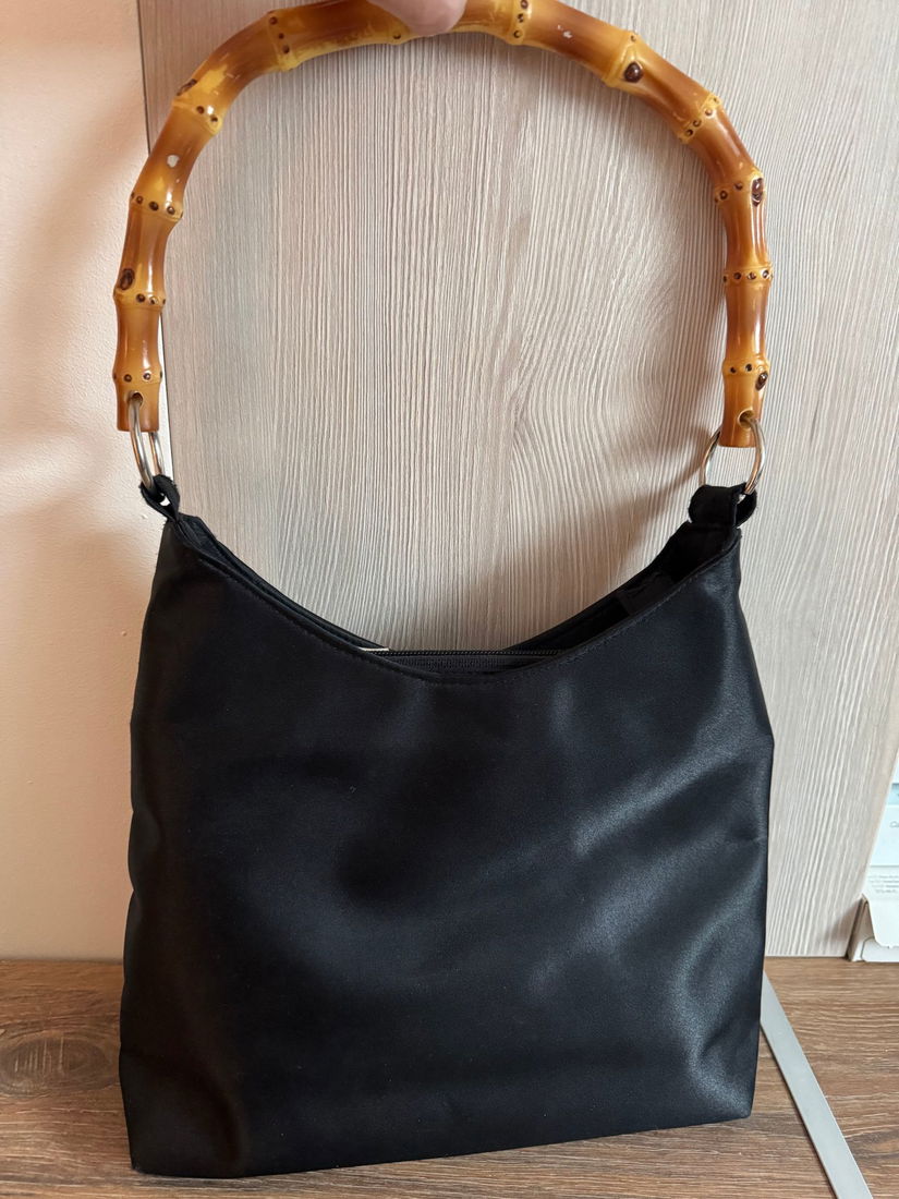 POSETA SATINATA,ELEGANTA,INTERESANTA,MANER RIGID