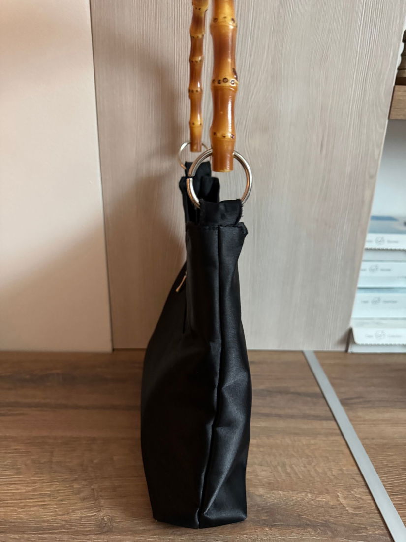 POSETA SATINATA,ELEGANTA,INTERESANTA,MANER RIGID