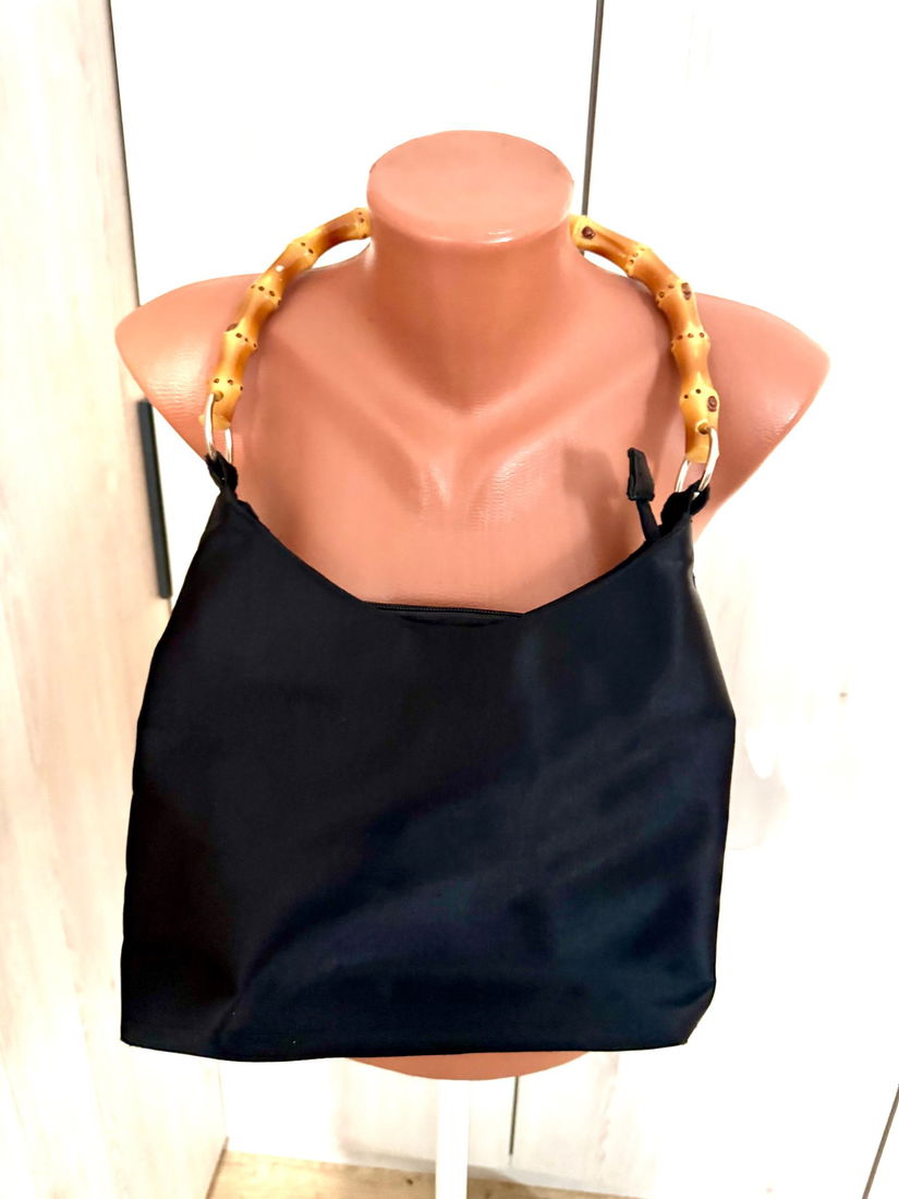 POSETA SATINATA,ELEGANTA,INTERESANTA,MANER RIGID