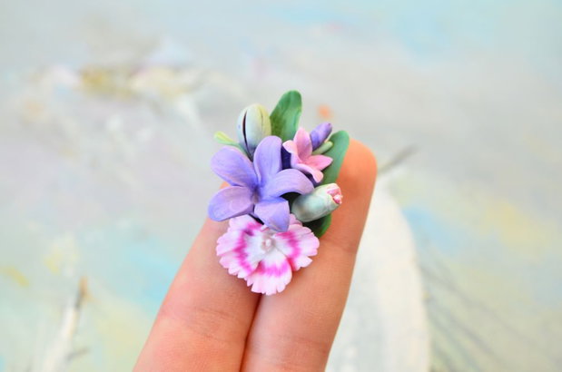 Garofita, zambila mov si lavanda- Brosa martisor