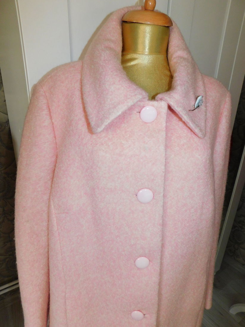 Palton nou,  gros,   masura 52,  sal  foarte mare si brosa  , cadou