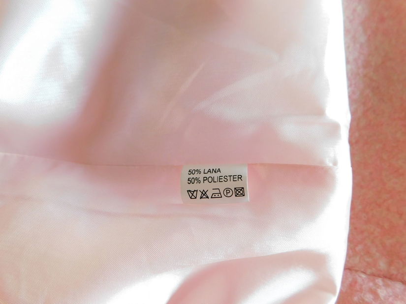 Palton nou,  gros,   masura 52,  sal  foarte mare si brosa  , cadou