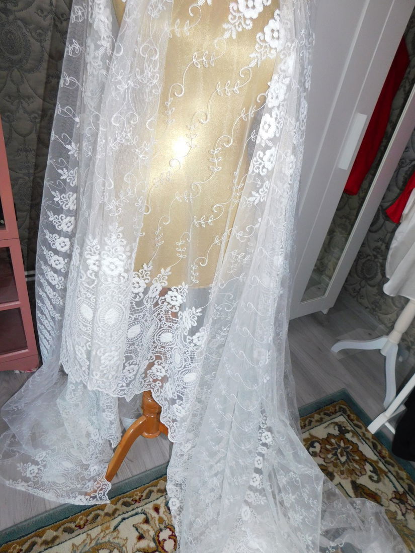 Perdea noua  dantela ,  foarte  bogata, model dantelat pe  intreaga suprafata,  alba ,   foarte  eleganta,