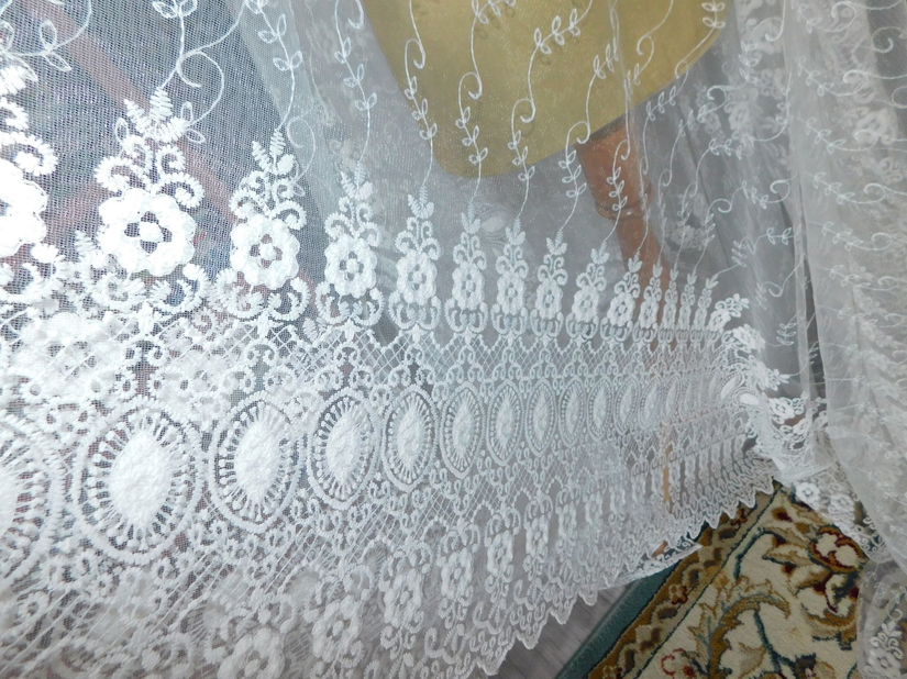 Perdea noua  dantela ,  foarte  bogata, model dantelat pe  intreaga suprafata,  alba ,   foarte  eleganta,